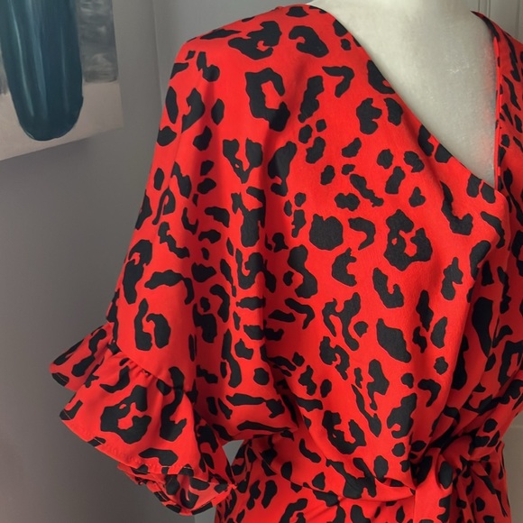 Who What Wear red and black flutter sleeve tie waist midi dress EUC runs large - Picture 5 of 9